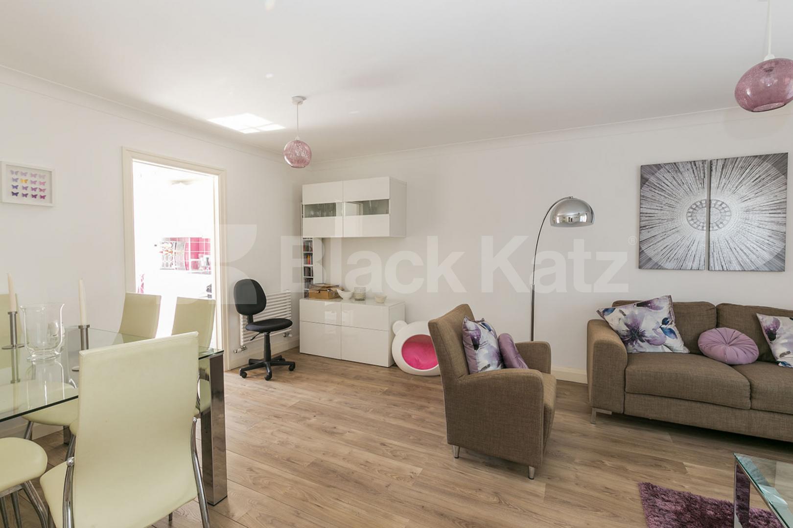 Stunning ground floor 2 bedroom property to rent with driveway for 2 cars Uplands Park Road, Enfield 